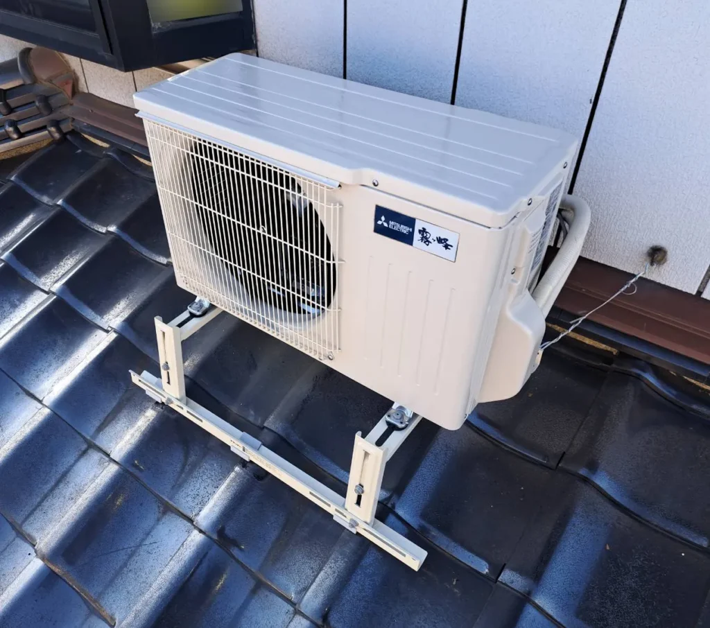 室外機の屋根置き設置