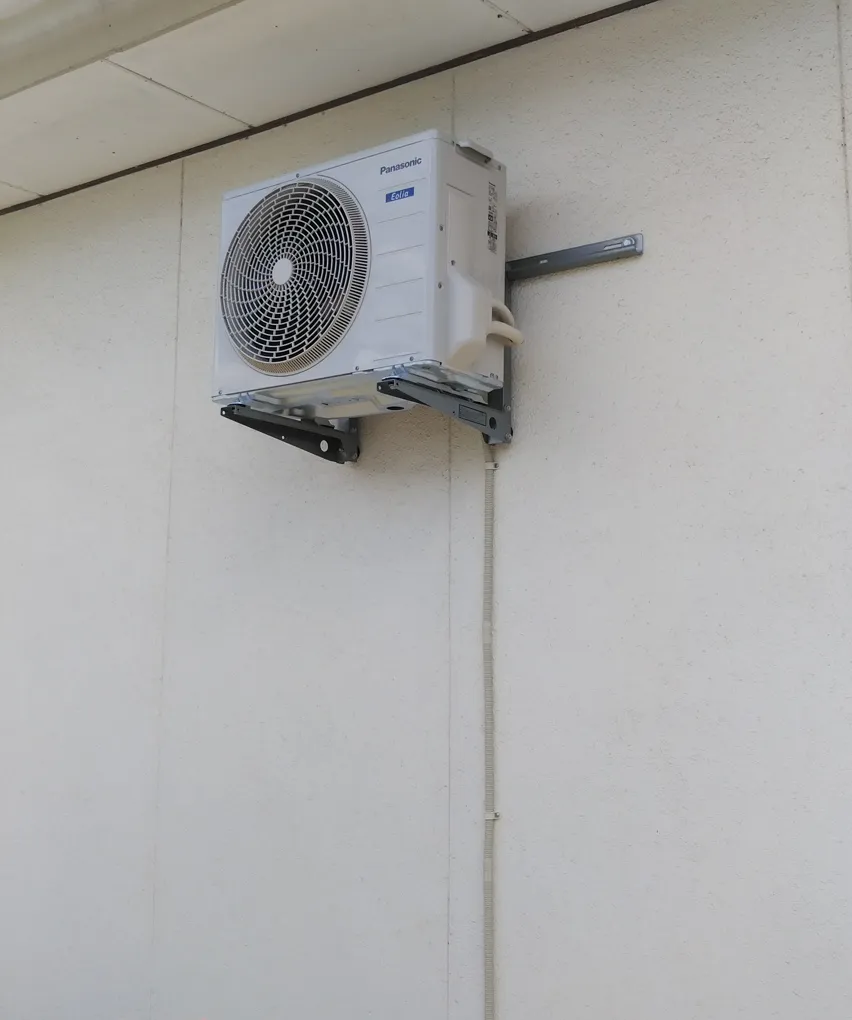 室外機の壁面設置。